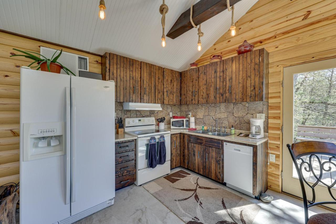 Cliffside Eureka Springs Cabin With Beaver Lake View エクステリア 写真