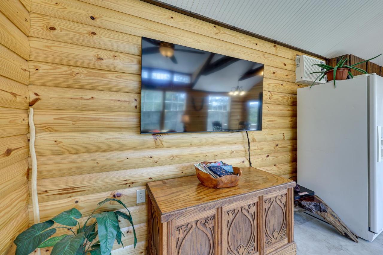 Cliffside Eureka Springs Cabin With Beaver Lake View エクステリア 写真