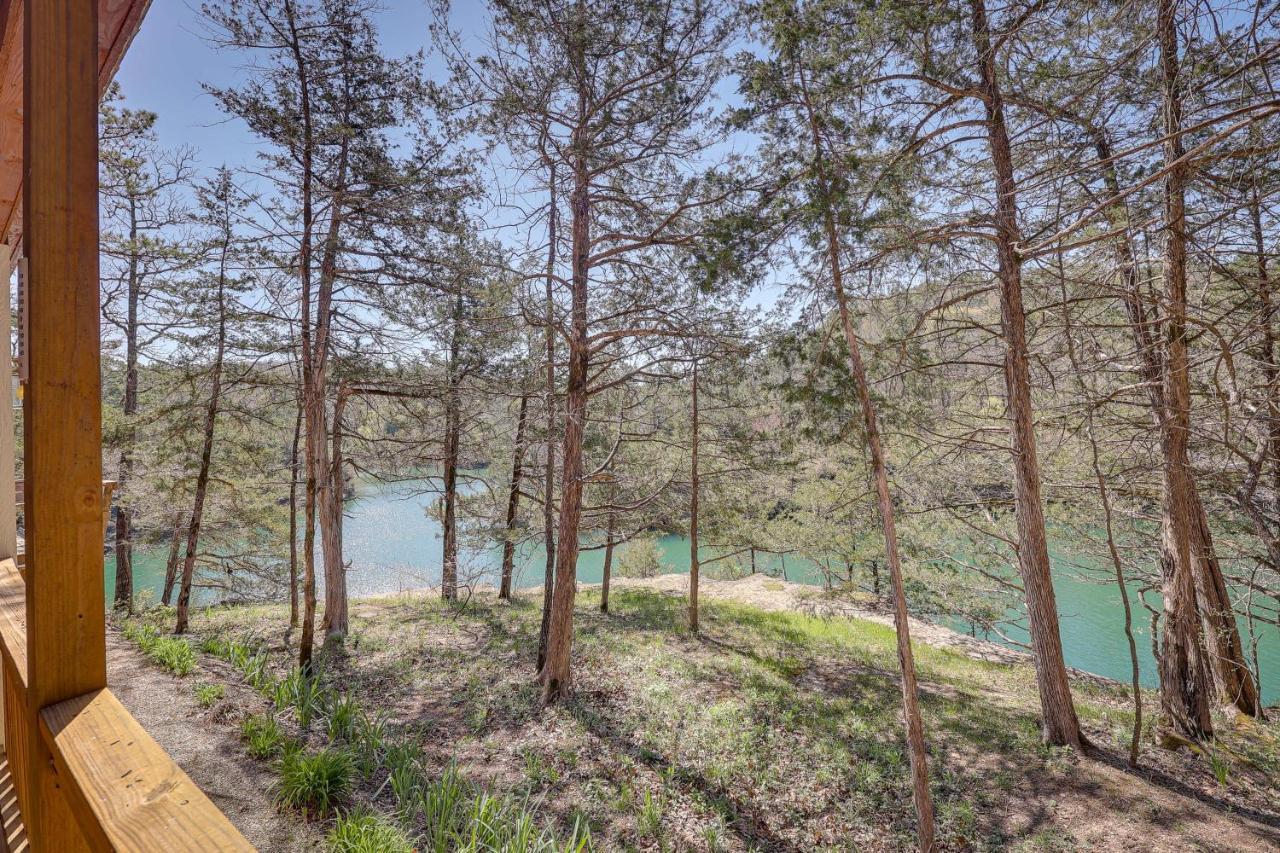 Cliffside Eureka Springs Cabin With Beaver Lake View エクステリア 写真