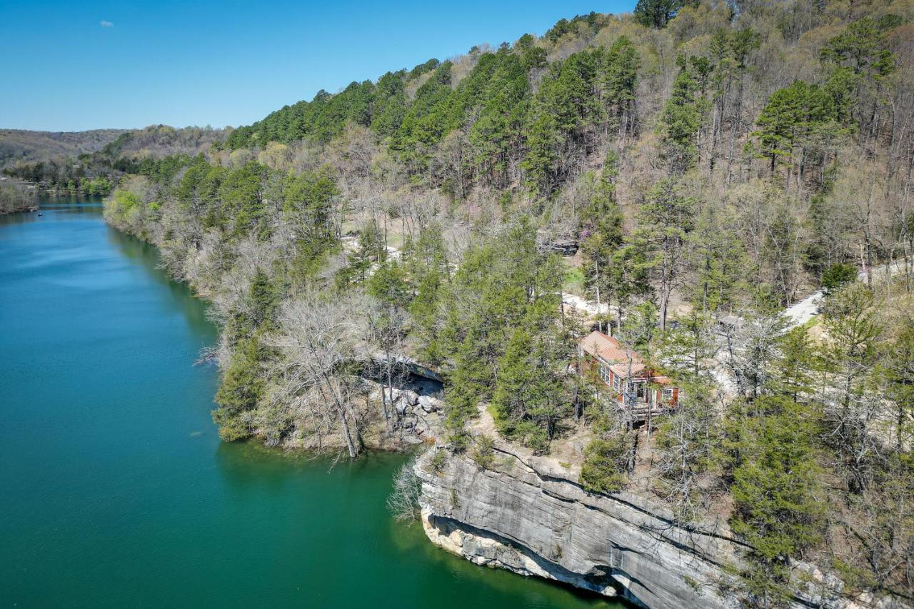 Cliffside Eureka Springs Cabin With Beaver Lake View エクステリア 写真