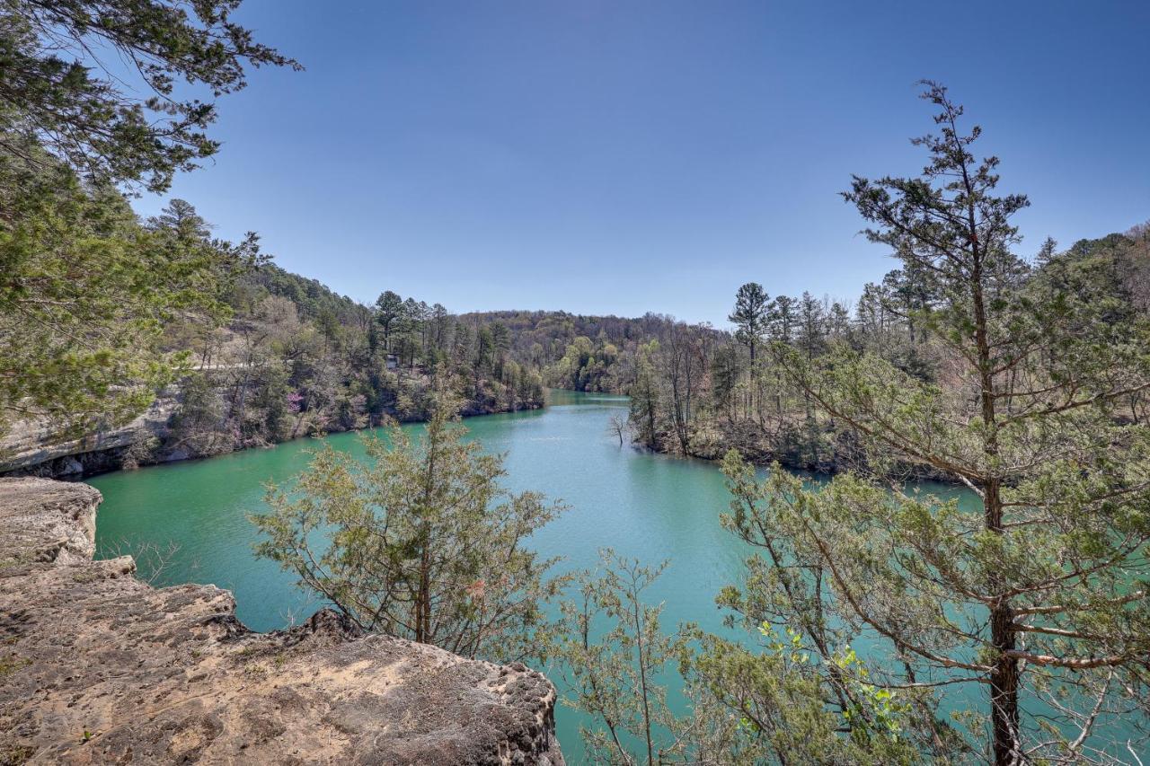 Cliffside Eureka Springs Cabin With Beaver Lake View エクステリア 写真