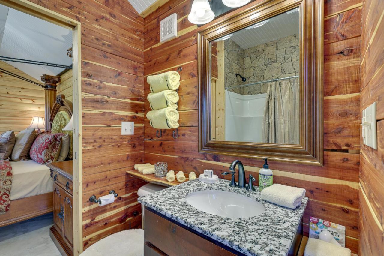 Cliffside Eureka Springs Cabin With Beaver Lake View エクステリア 写真